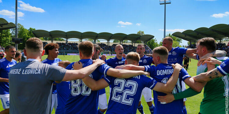 Miedź Legnica wraca do Ekstraklasy. Jak nie powtórzyć sezonu 2018/19? [OCENA EKSPERTA]