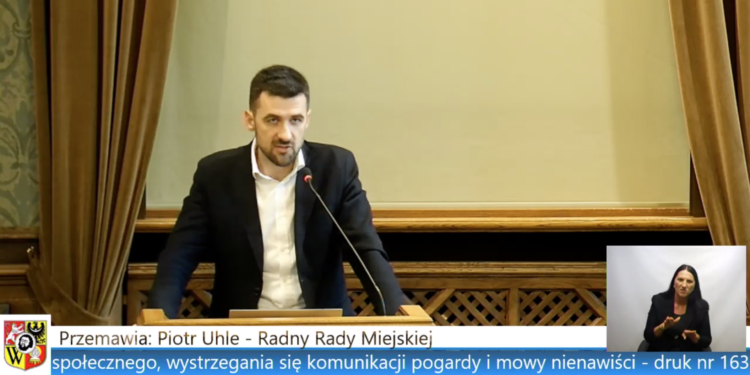 Opozycja przeciwko komunikacji pogardy i mowie nienawiści władz Wrocławia