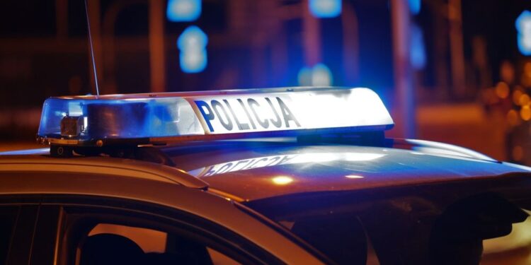 Lubin: 76-latka wyrzuciła przez okno ponad 50 tysięcy złotych