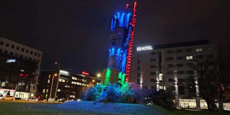 Pociąg do nieba w barwach Ukrainy. Nowa iluminacja Wrocławia”