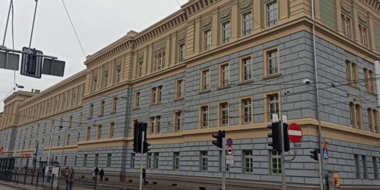 Dziewiętnastowieczny budynek wrocławskiej prokuratury zyska nowe oświetlenie