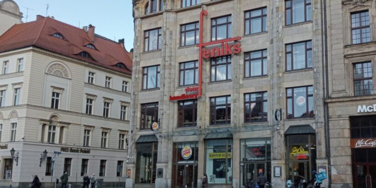 Paryski salon, nazistowskie rewolucje i… ruchome schody. Oto „Feniks”, pierwszy dom handlowy Wrocławia #RetroWF