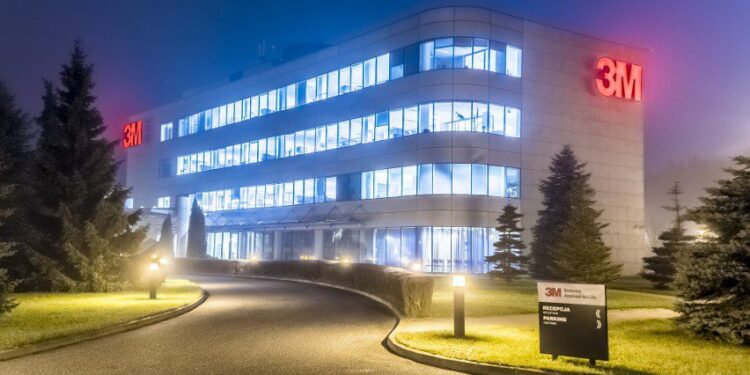 Amerykański gigant zwolni kilka tysięcy pracowników. We Wrocławiu ma największe centrum w Europie