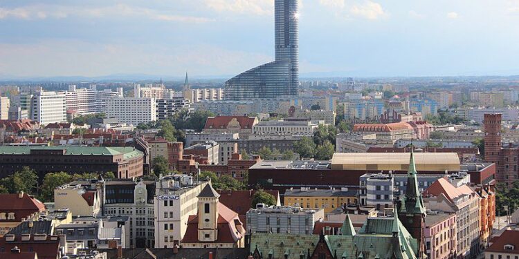Dwie zabytkowe kamienice na Przedmieściu Oławskim idą do remontu