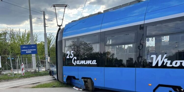 Wykolejenie tramwaju niedaleko zajezdni Borek!