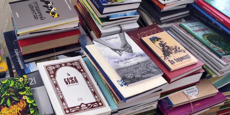 Książki z Ukrainy przekazane Dolnośląskiej Bibliotece Publicznej we Wrocławiu