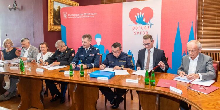 Wrocław dołącza do kampanii „Porusz serce”. Akcja edukacyjna dotyczy pierwszej pomocy
