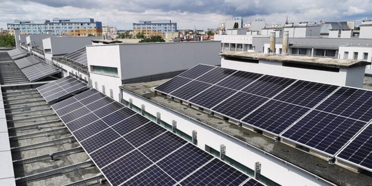 Unikatowa hybrydowa instalacja OZE we Wrocławiu już działa! To jedyna taka w Polsce